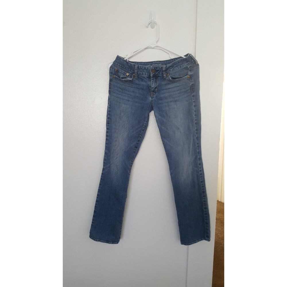 American Eagle Size 4 Light Wash Straight Jeans